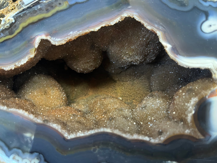 Géode d'agate bleu naturelle avec Druse de Quartz Hématoïde